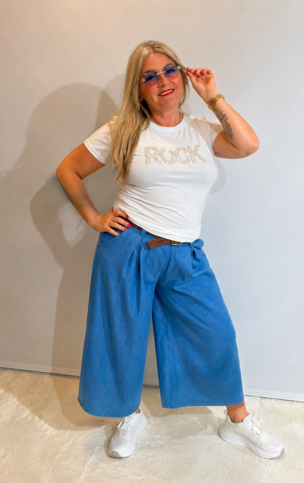 Shirt mit Strass-Schriftzug