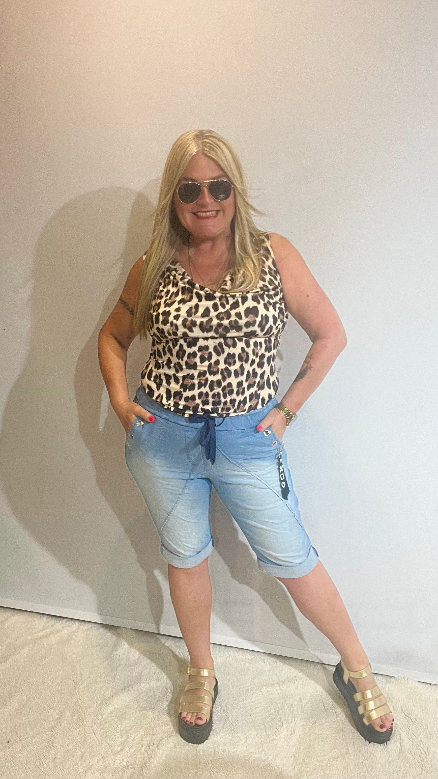 Fashion-Bermuda mit dekorativen Ösen